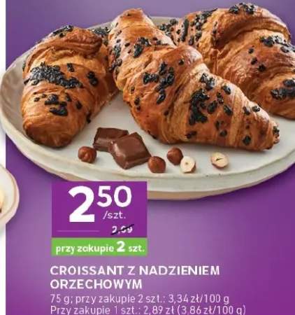 Croissant z nadzieniem orzechowym