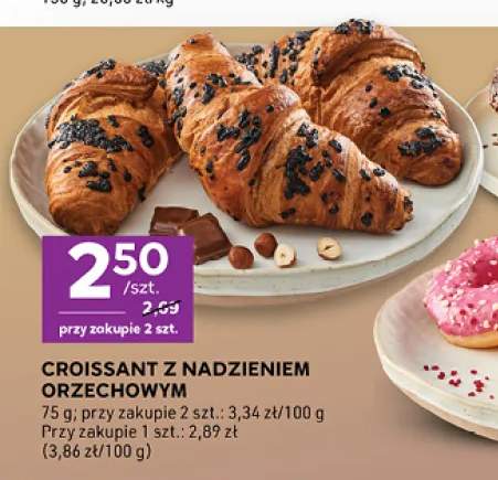 Croissant z nadzieniem orzechowym